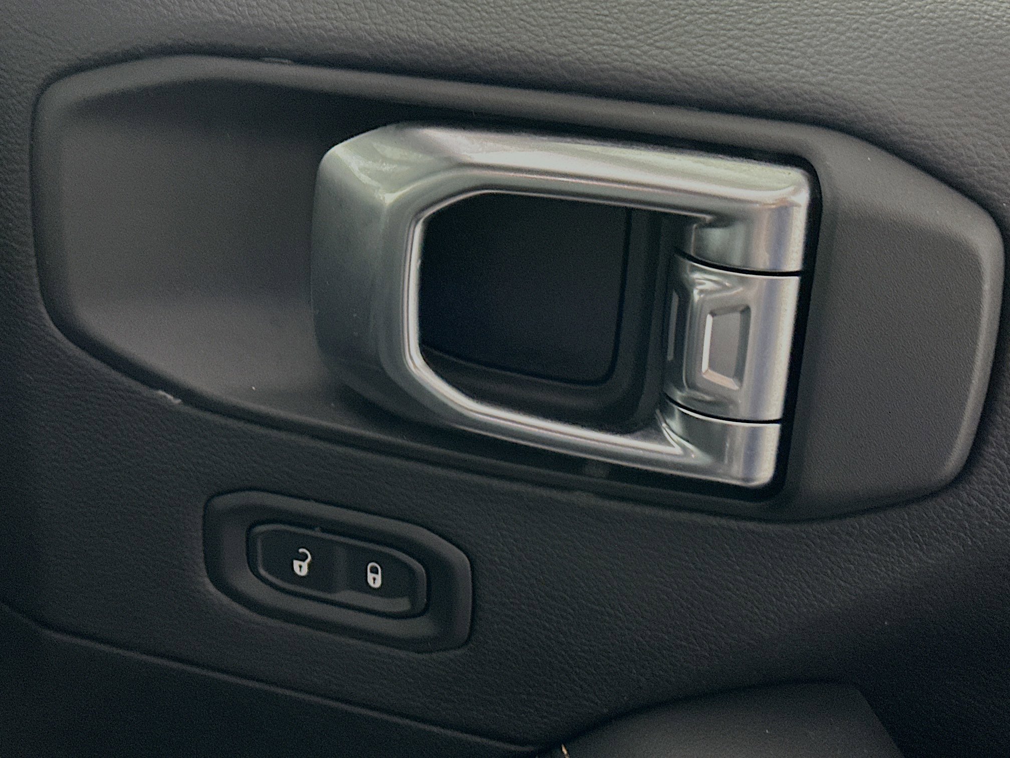 Used 2025 Jeep Wrangler Sahara w/ Safety Group image 28