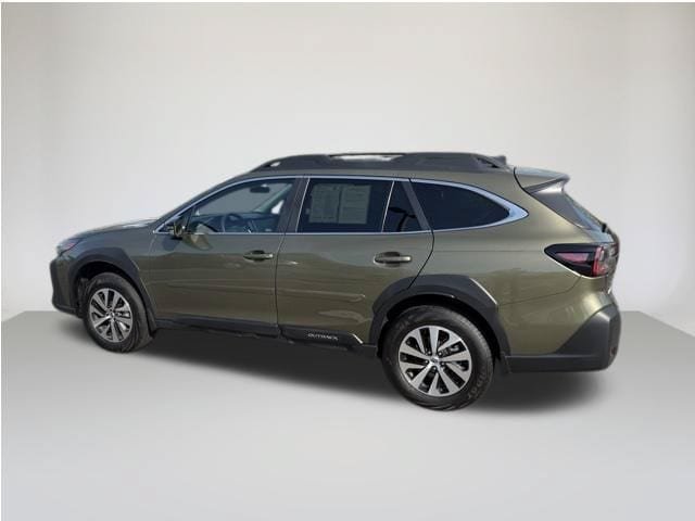 Certified 2025 Subaru Outback Premium AWD/4WD image 6