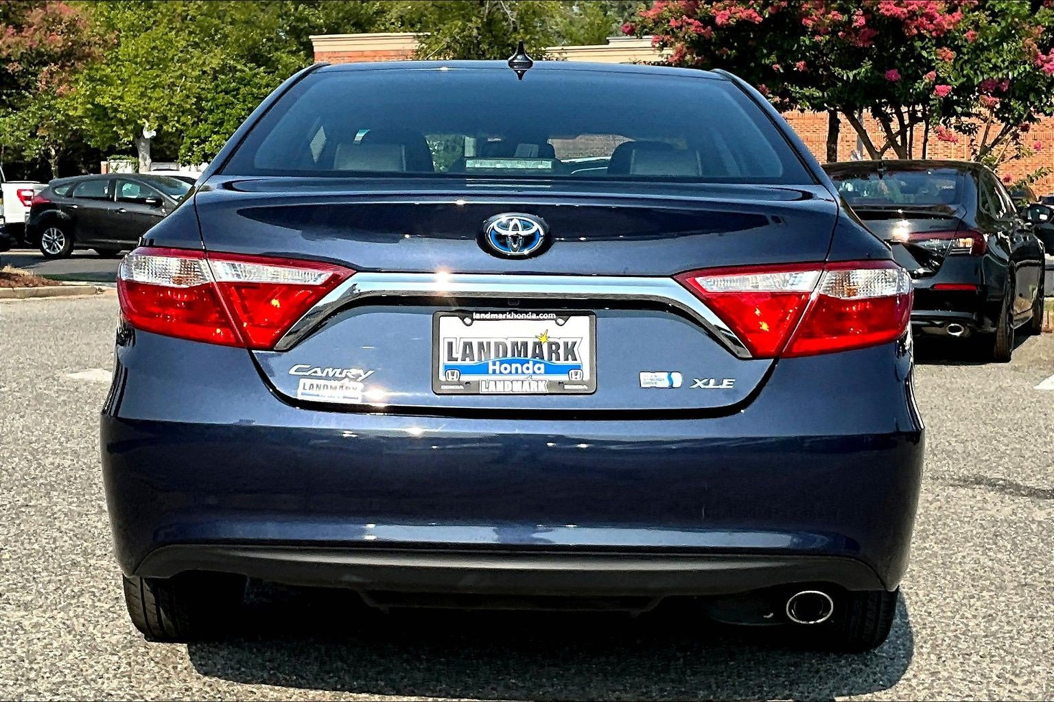 Used 2015 Toyota Camry XLE w/ Moonroof Package FWD image 4