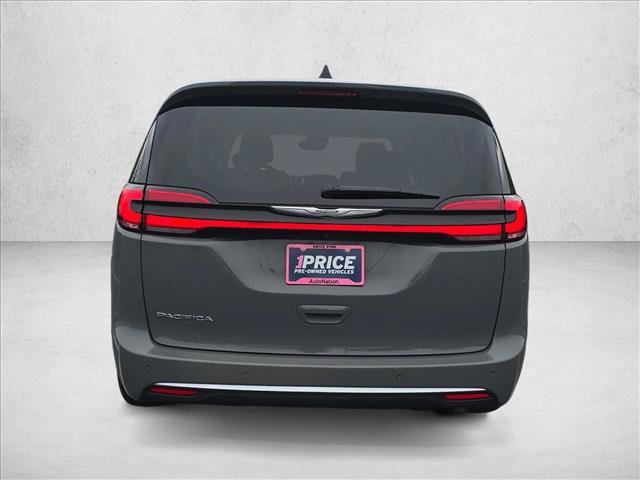 Used 2023 Chrysler Pacifica Touring-L FWD image 6