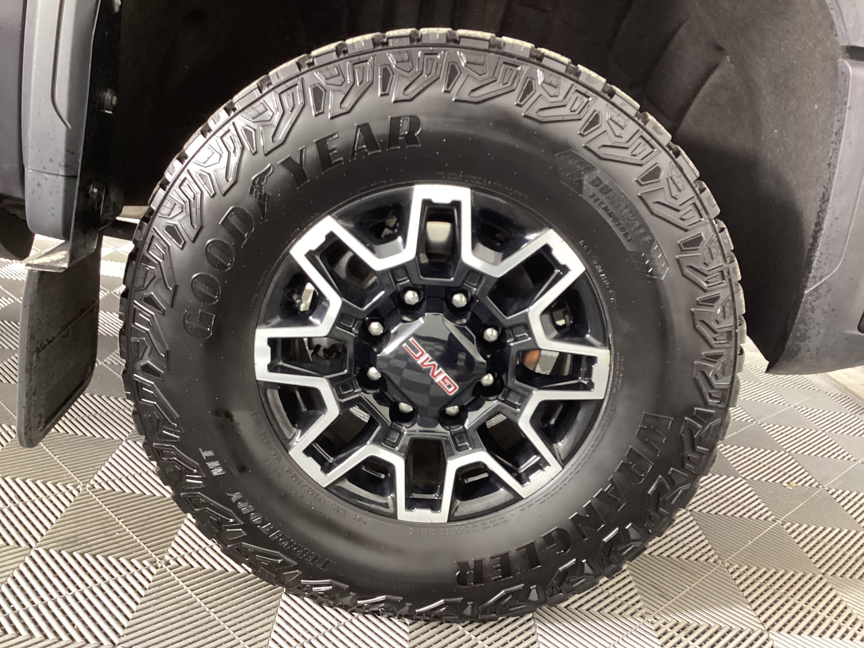 Used 2024 GMC Sierra 2500 AT4X image 13