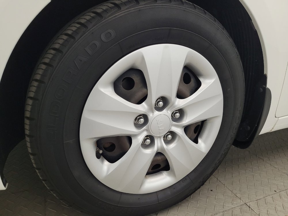Used 2017 Kia Forte LX FWD image 31
