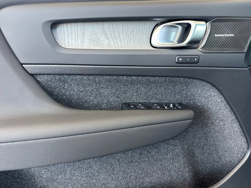 New 2026 Volvo XC40 B5 Plus w/ Climate Package AWD/4WD image 10