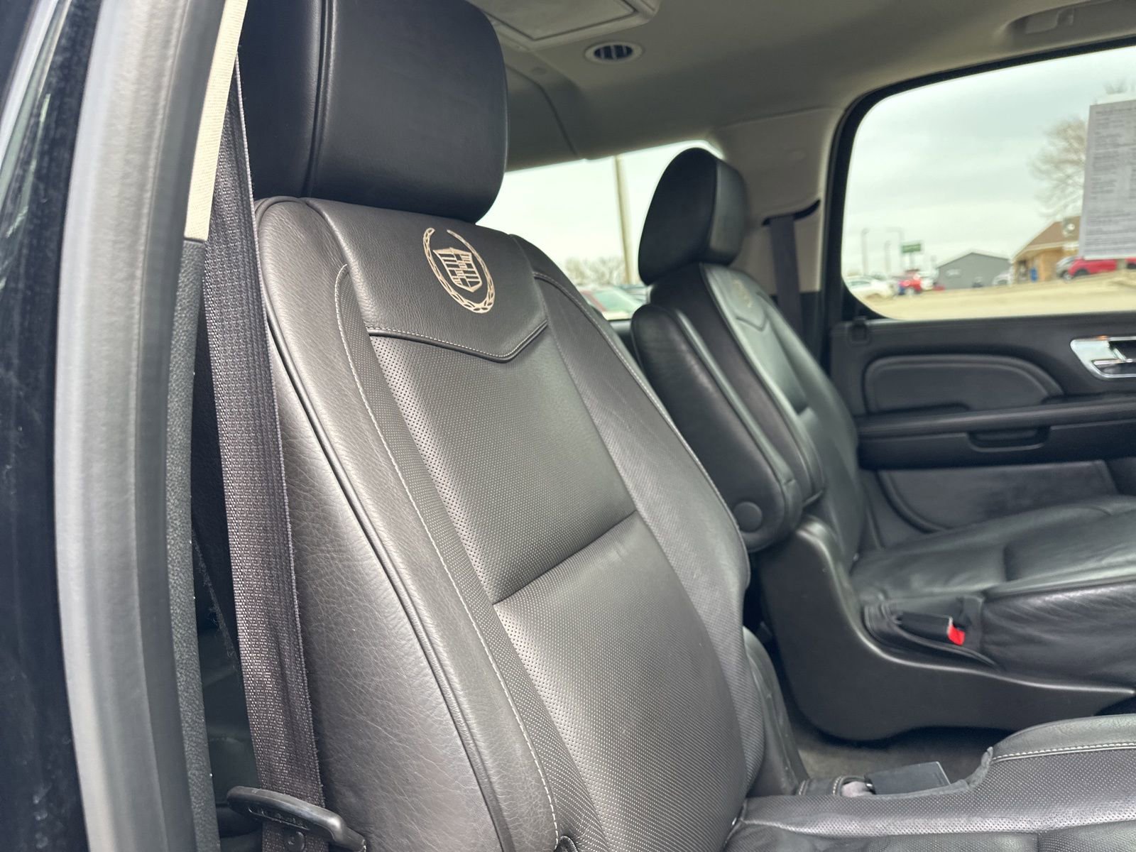 Used 2014 Cadillac Escalade ESV Platinum AWD/4WD image 40