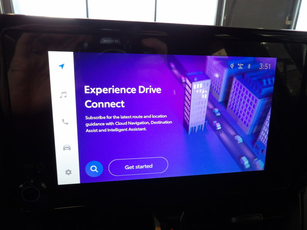 Used 2025 Toyota Corolla Cross LE image 33