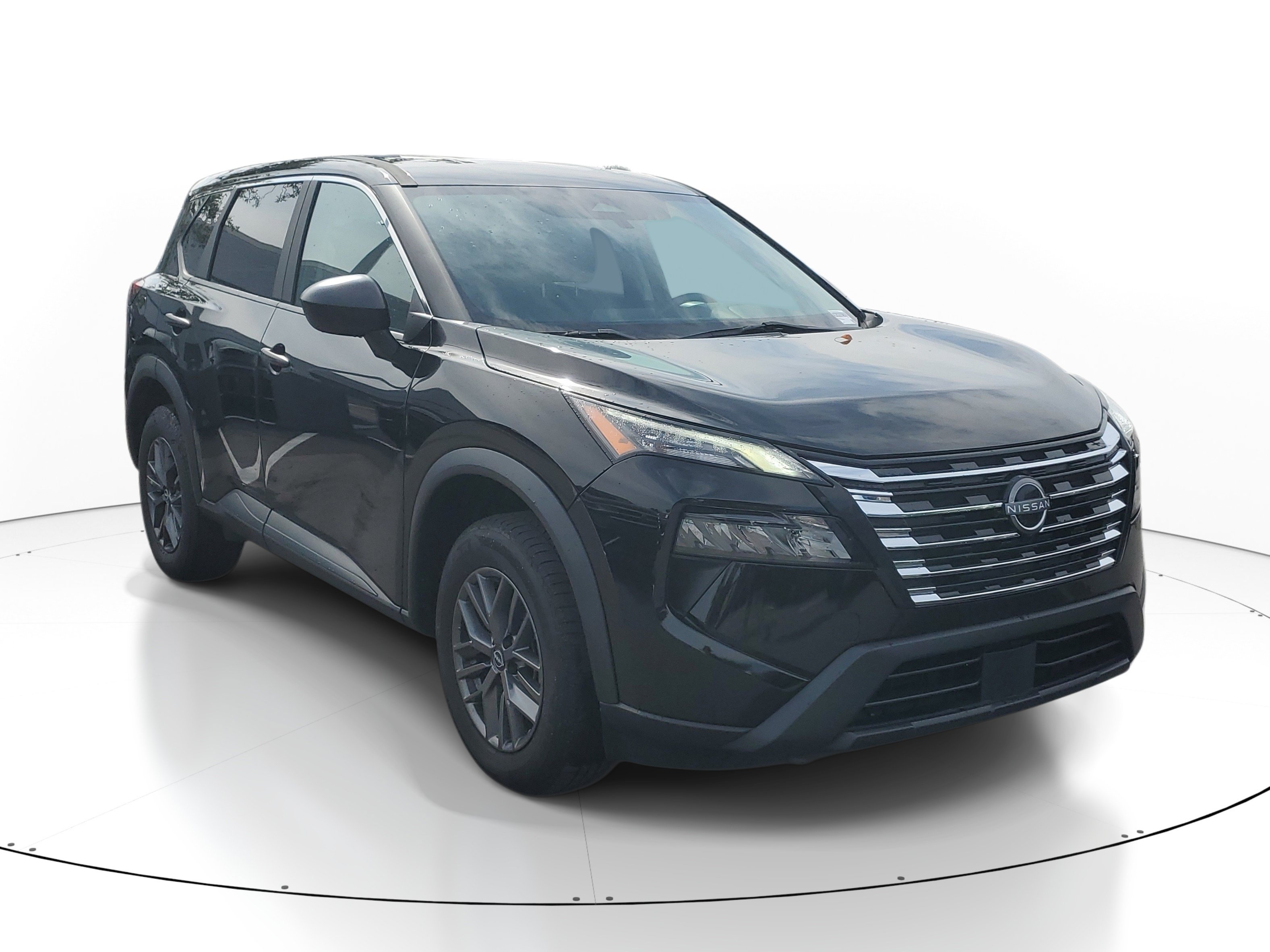 Used 2024 Nissan Rogue S FWD image 2
