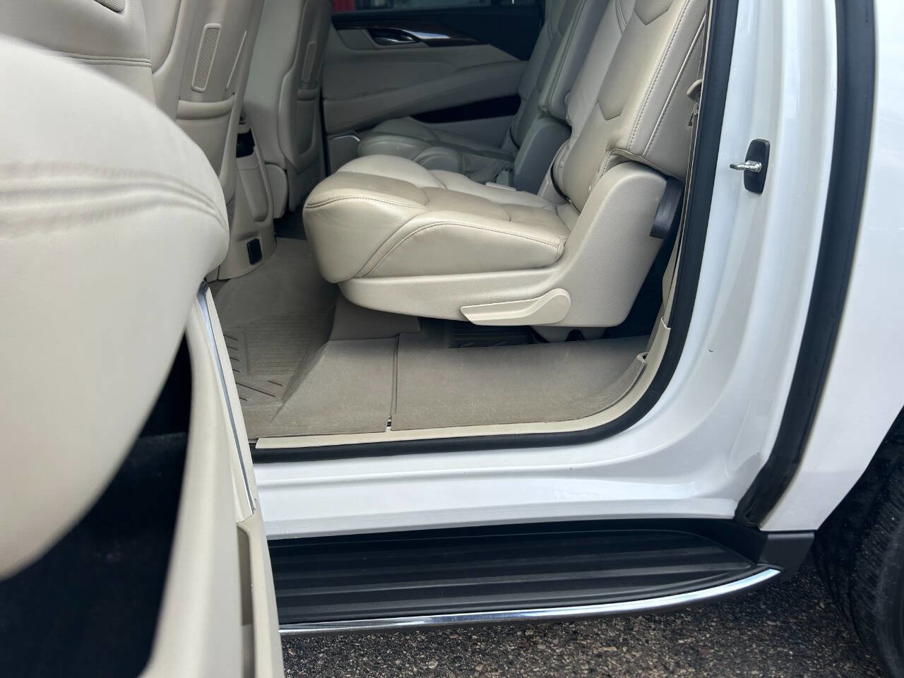 Used 2020 Cadillac Escalade ESV Luxury image 18