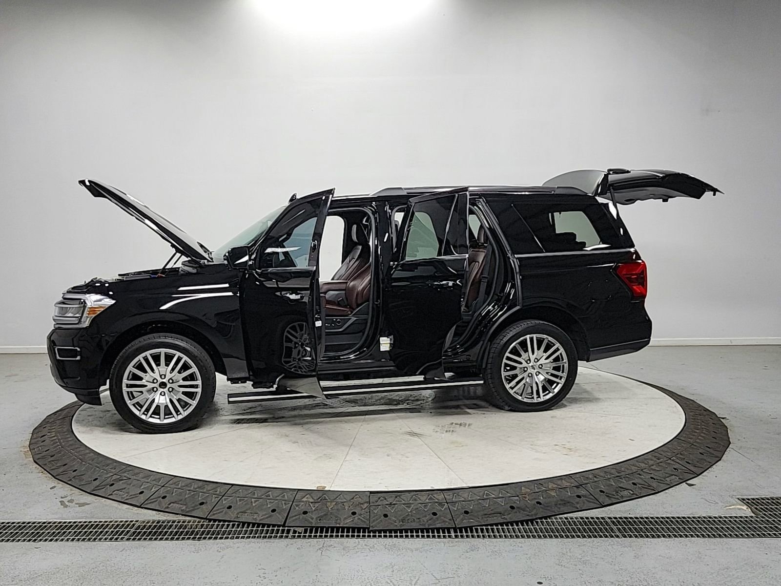 Used 2024 Ford Expedition Limited image 12