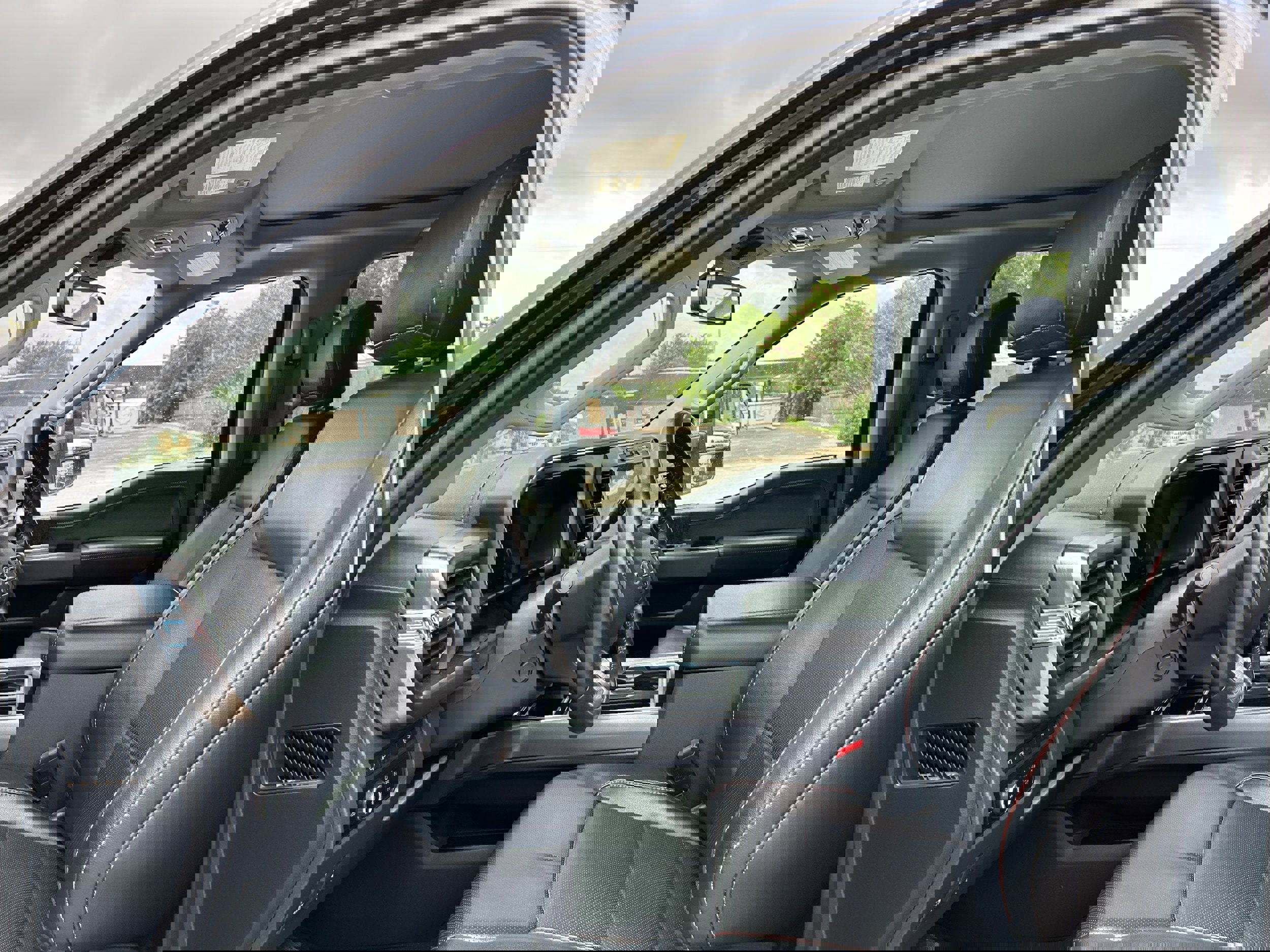 Used 2023 Ford F250 Lariat w/ Lariat Ultimate Package image 9