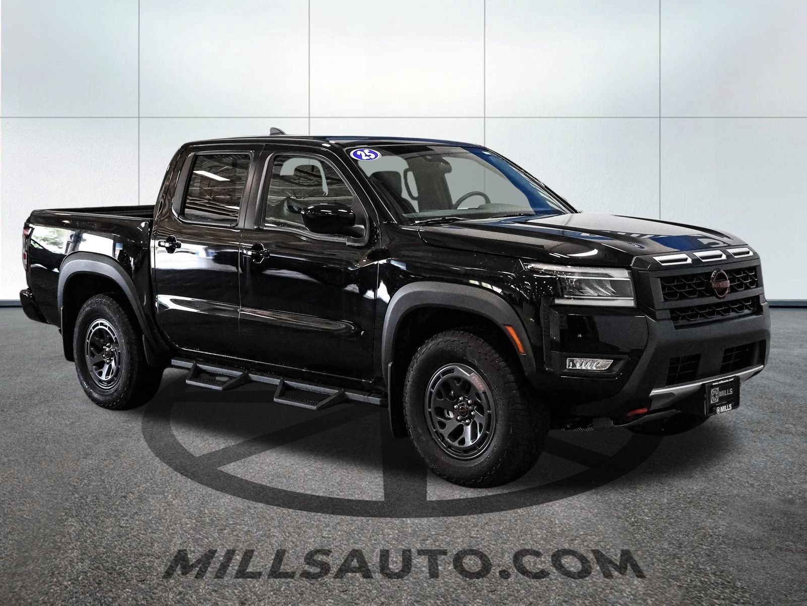 Used 2025 Nissan Frontier PRO-4X AWD/4WD image 10