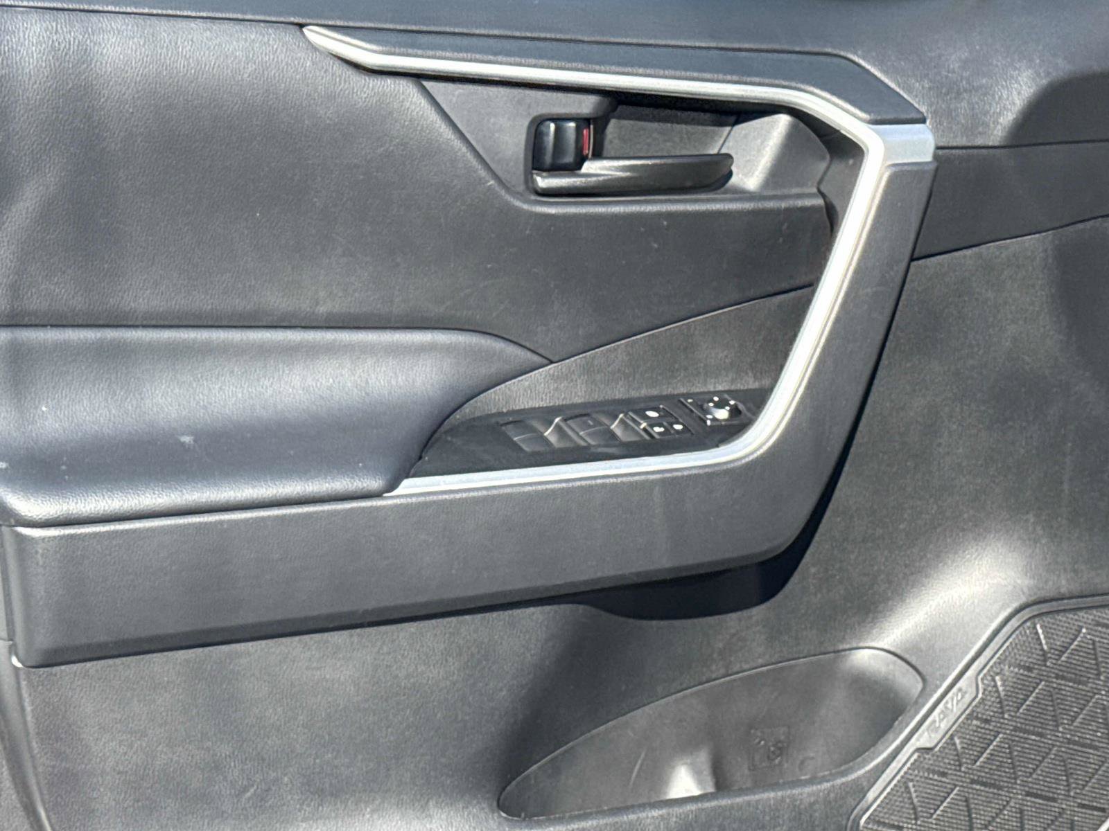 Used 2024 Toyota RAV4 LE image 18