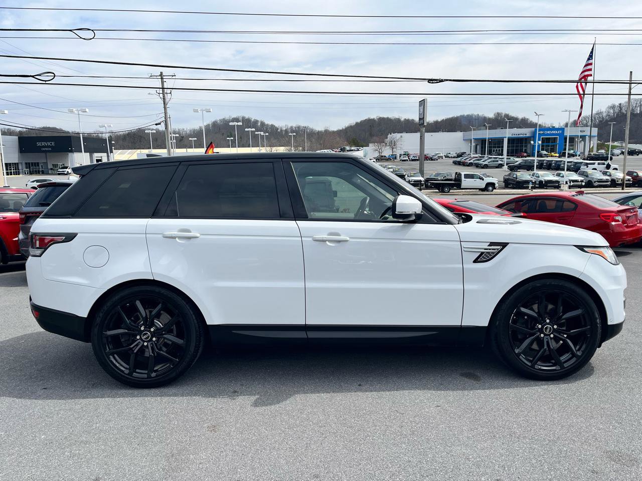 Used 2017 Land Rover Range Rover Sport HSE image 4