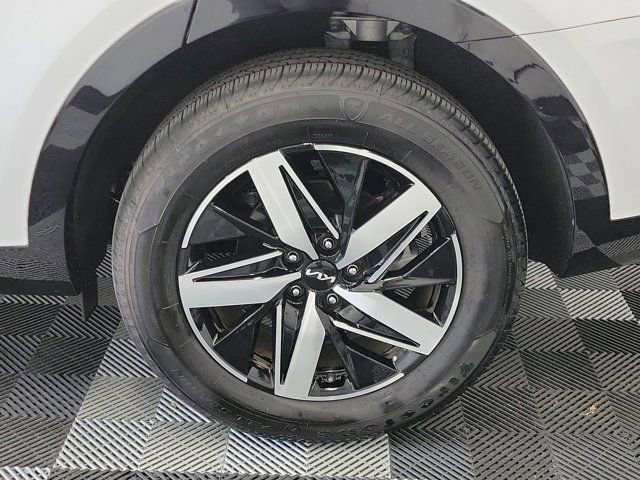 Certified 2023 Kia Sorento EX w/ Panoramic Sunroof Package FWD image 11
