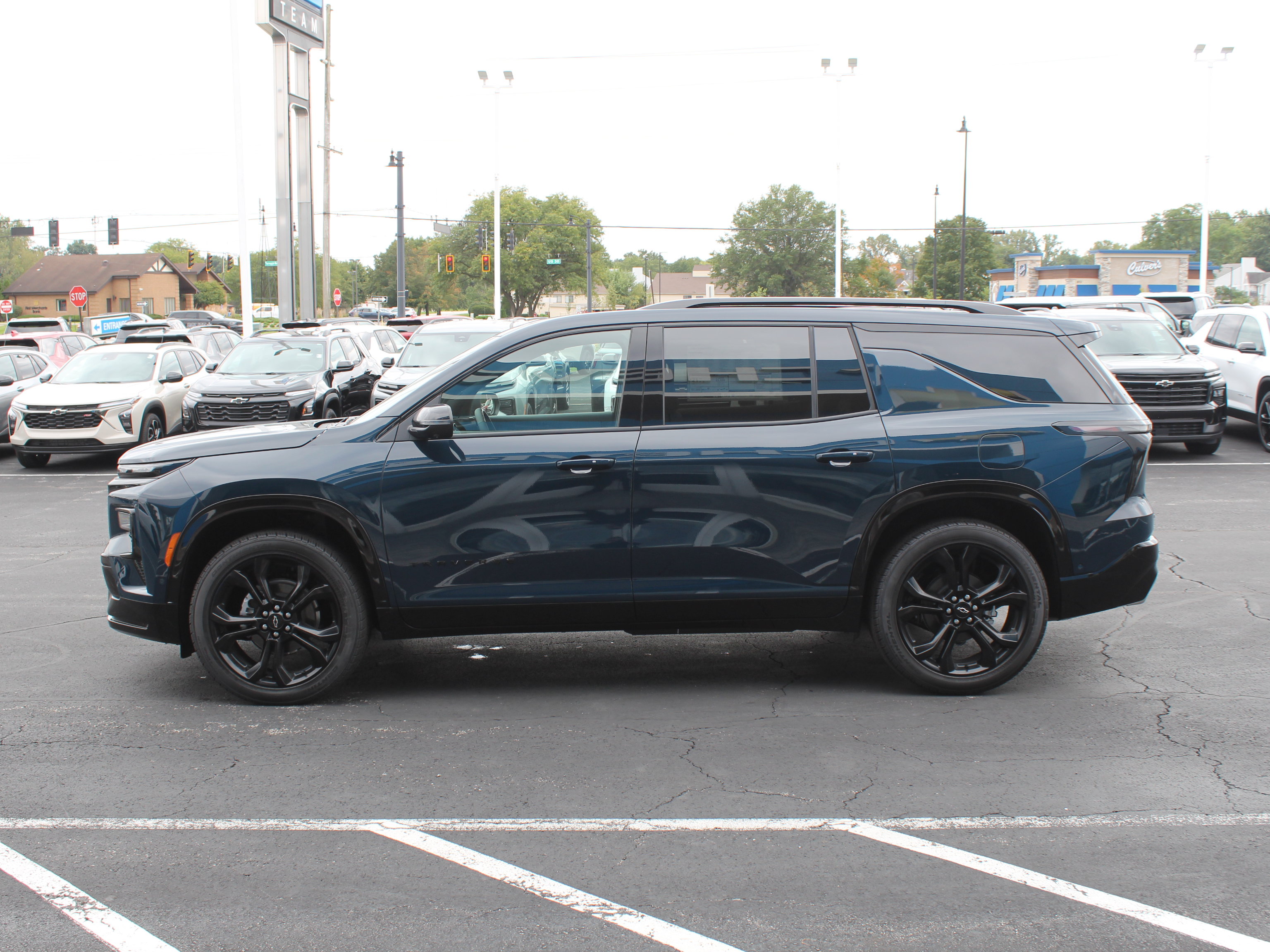 New 2027 Chevrolet Traverse RS w/ LPO, Floor Liner Package AWD/4WD image 8