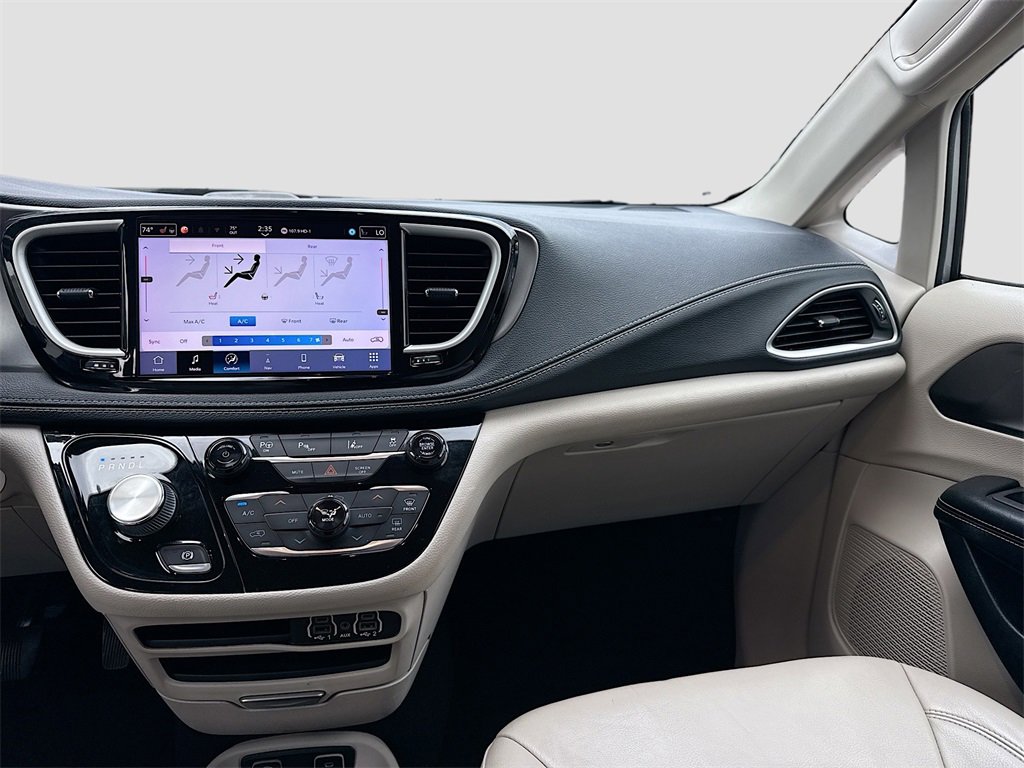 Used 2021 Chrysler Pacifica Touring-L image 24