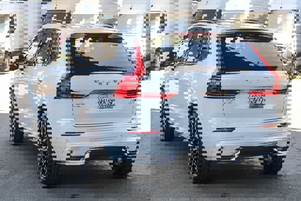 Used 2024 Volvo XC60 B5 Ultimate image 8