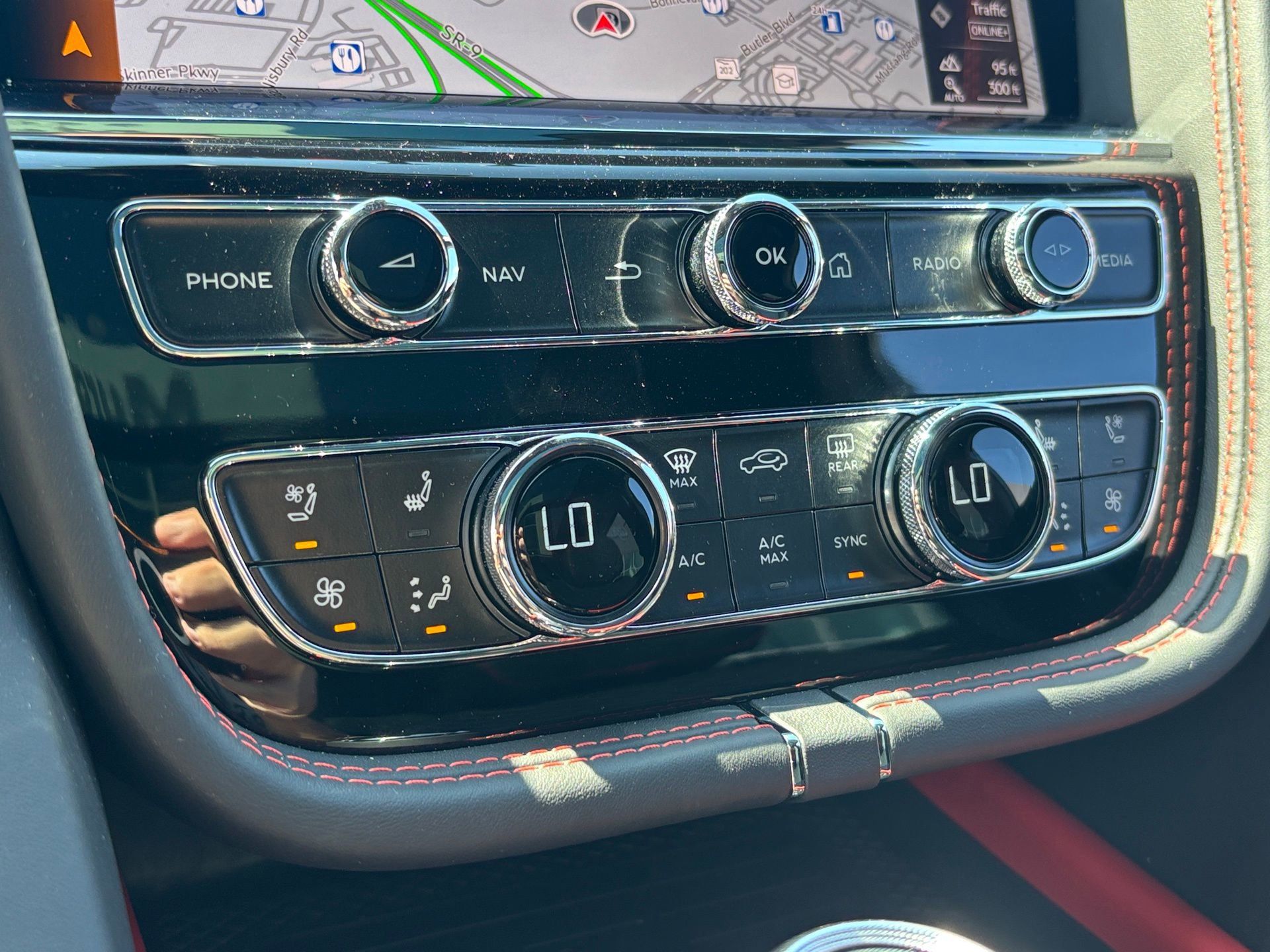 New 2025 Bentley Bentayga image 46