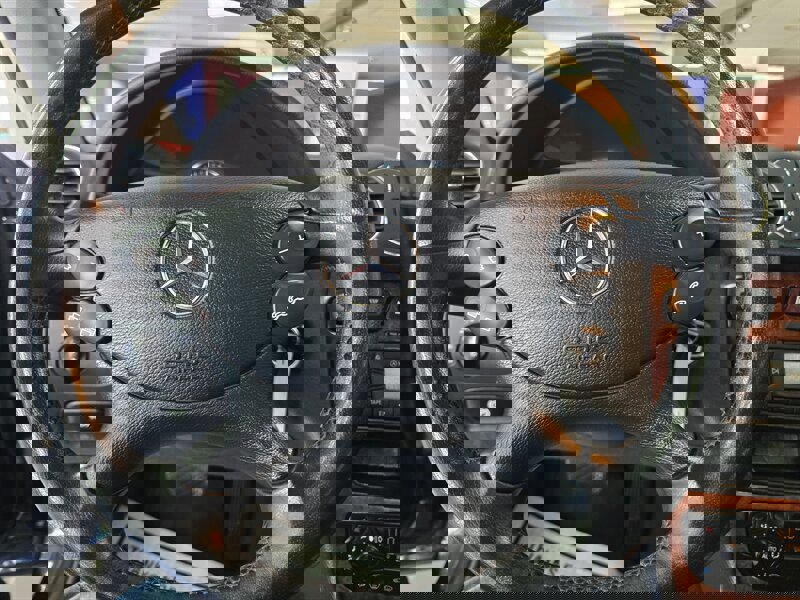 Used 2004 Mercedes-Benz CLK 320 Cabriolet image 19