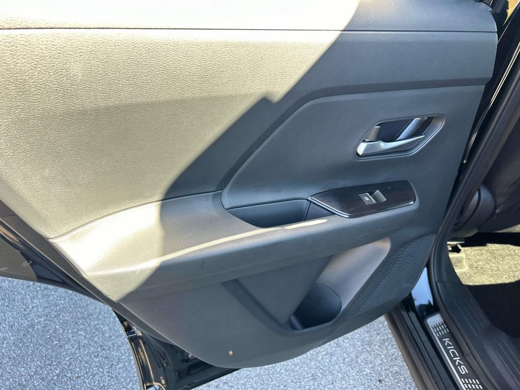New 2026 Nissan Kicks SR w/ Illumination Package FWD image 18