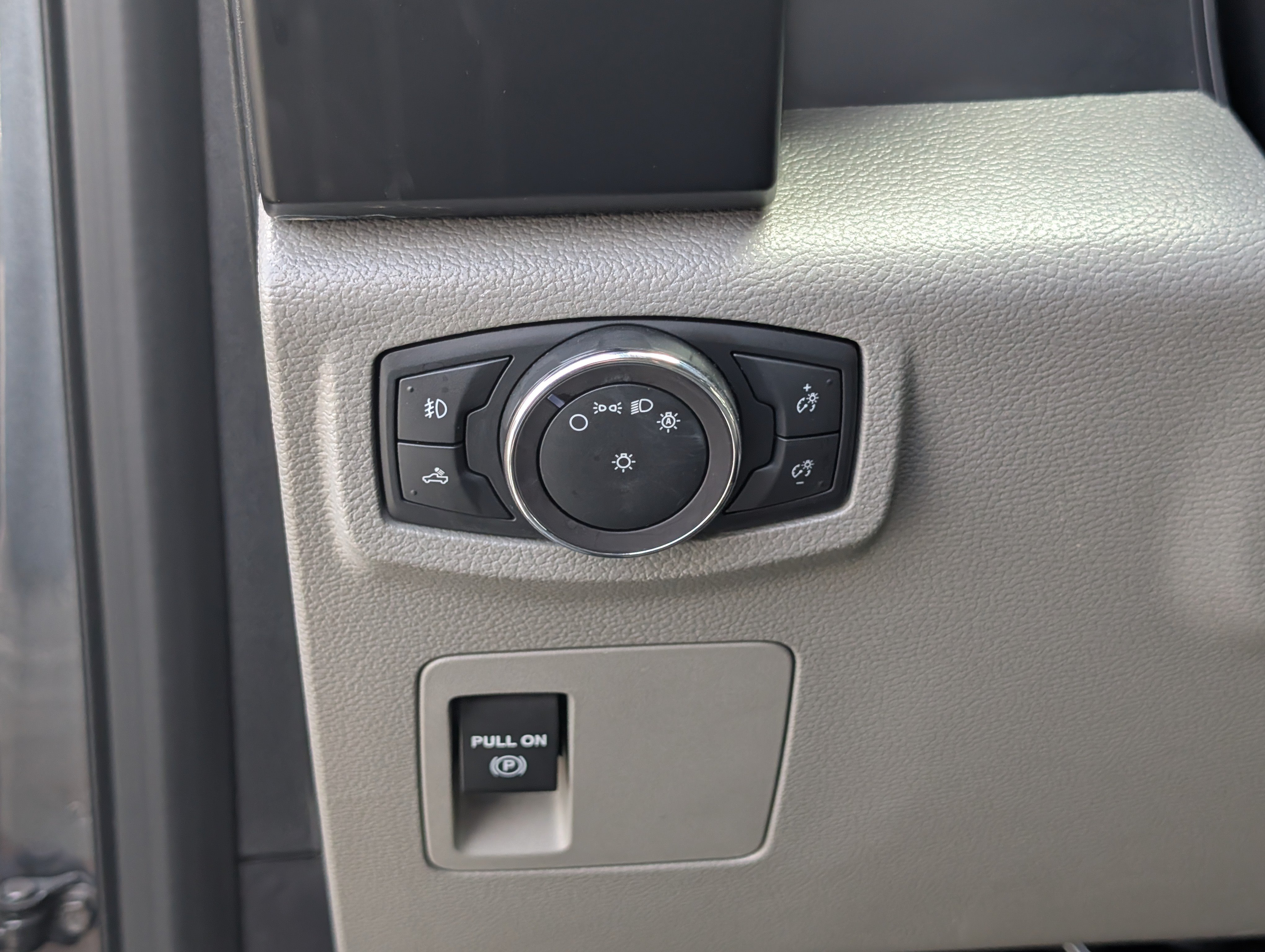 Certified 2018 Ford F150 XL w/ Equipment Group 101A Mid AWD/4WD image 18