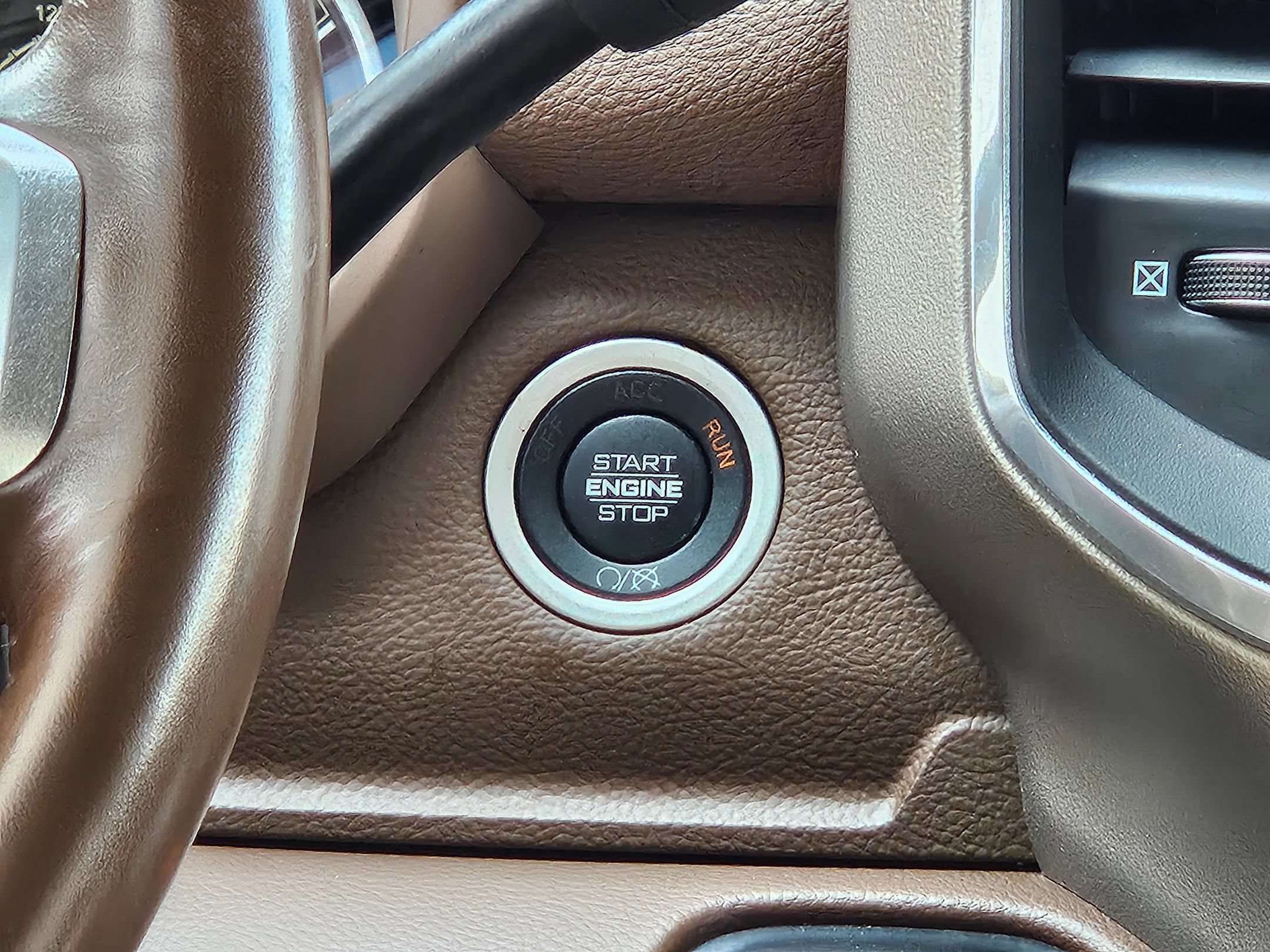 Used 2023 RAM 3500 Laramie AWD/4WD image 15