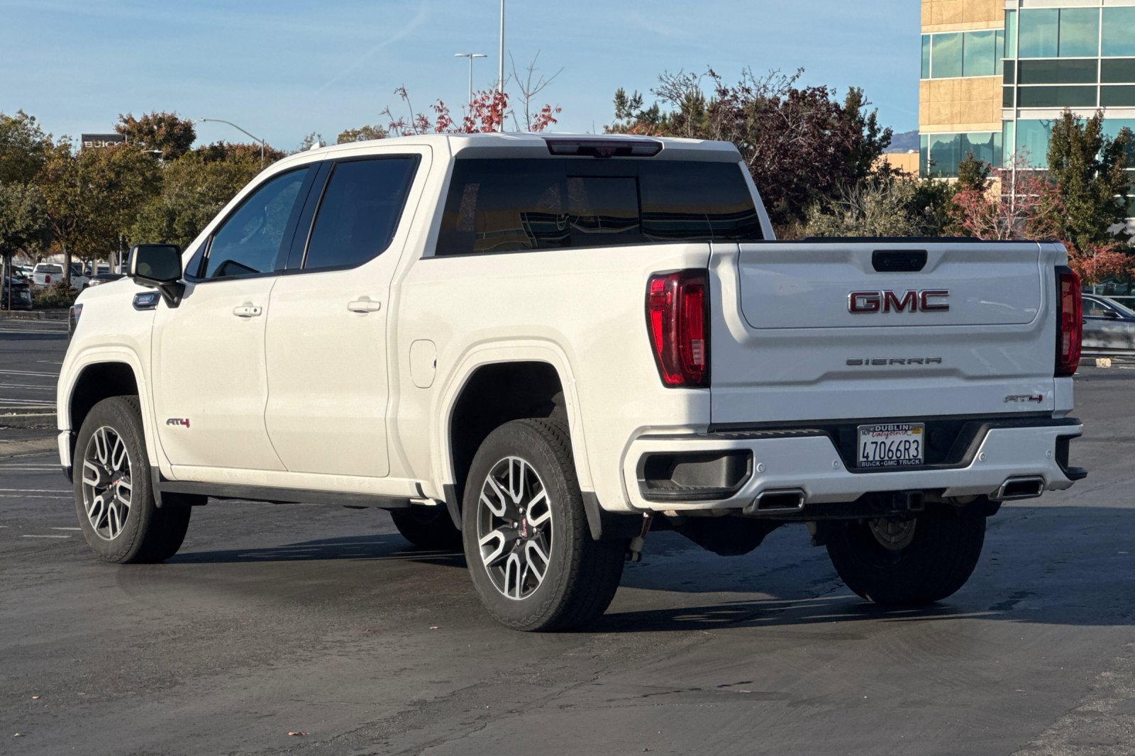 Used 2022 GMC Sierra 1500 AT4 w/ AT4 Premium Package image 6