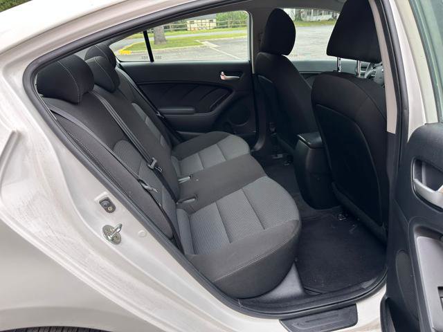 Used 2018 Kia Forte LX image 9