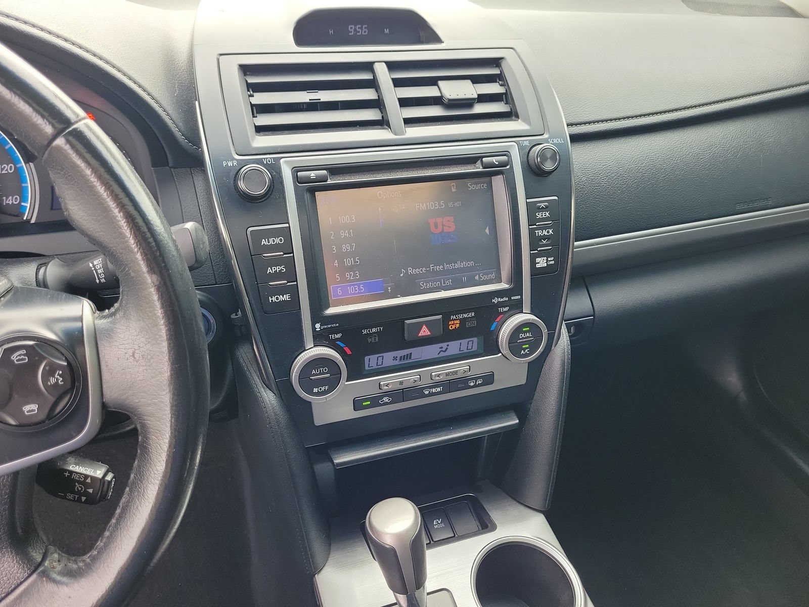 Used 2014 Toyota Camry SE w/ Moonroof Package FWD image 23