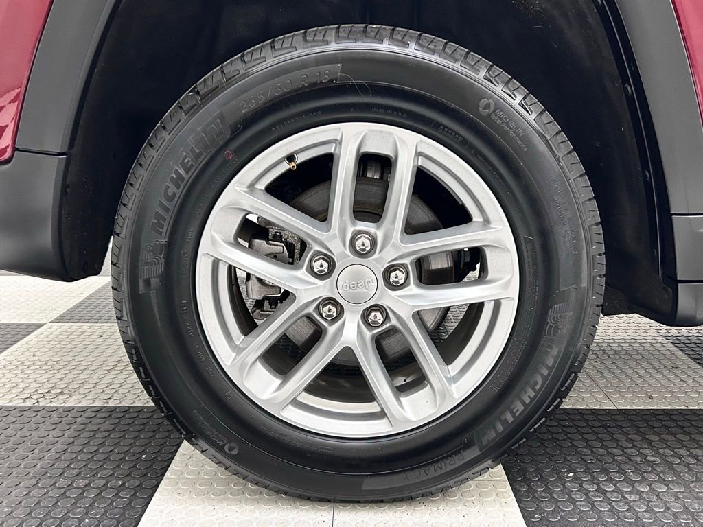 Used 2024 Jeep Grand Cherokee Laredo X w/ Trailer Tow Package image 19