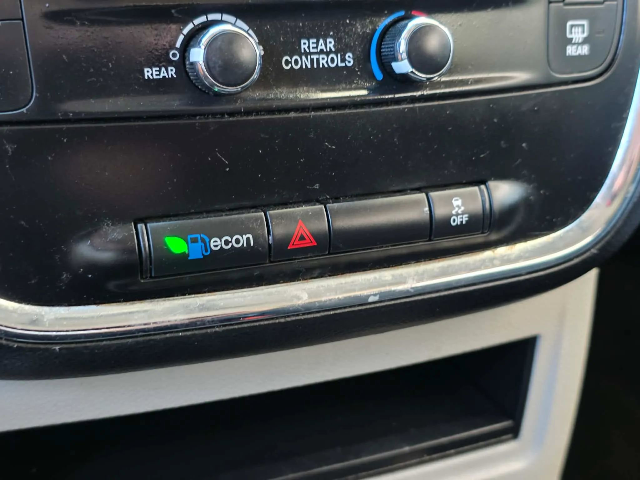 Used 2018 Dodge Grand Caravan SE image 26