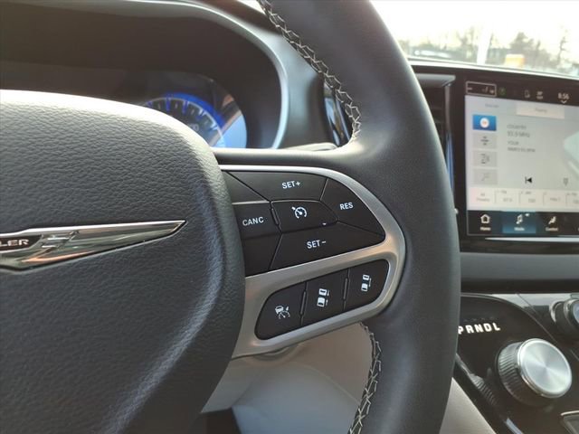 Used 2024 Chrysler Pacifica Touring-L image 20