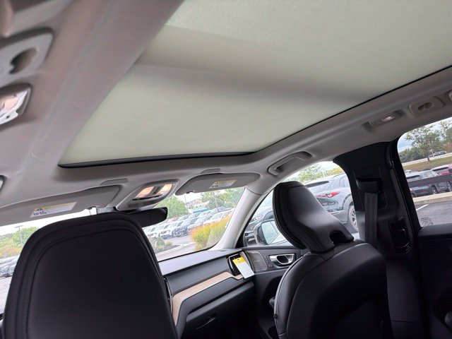 New 2027 Volvo XC60 B5 Ultra AWD/4WD image 9