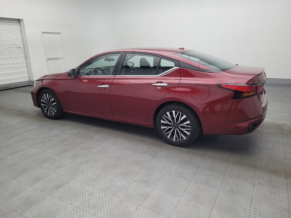 Used 2024 Nissan Altima 2.5 SV image 3