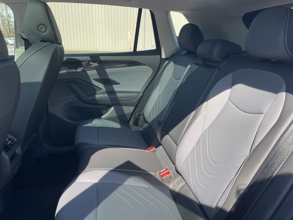 New 2026 Volkswagen Tiguan SE FWD image 18