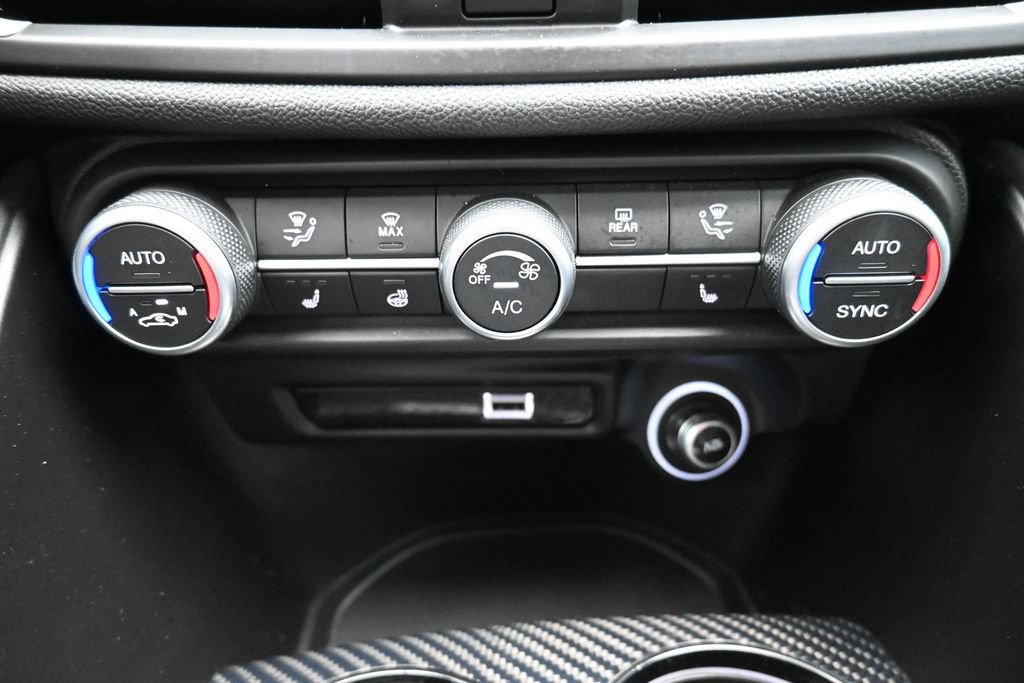 Used 2022 Alfa Romeo Giulia Quadrifoglio RWD image 17