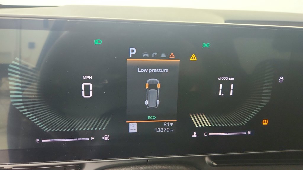 Used 2026 Kia Carnival EX FWD image 16