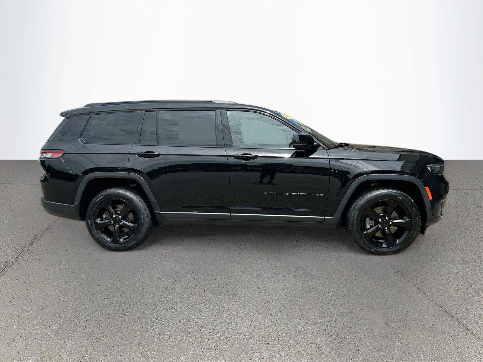 Used 2023 Jeep Grand Cherokee L Laredo AWD/4WD image 3