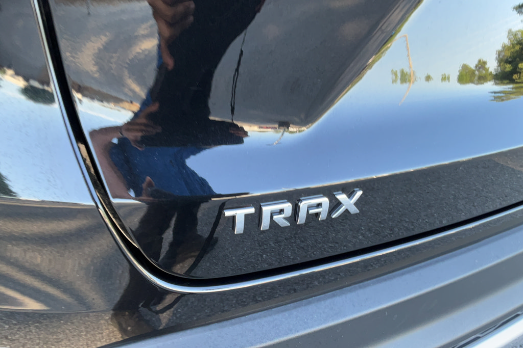 Certified 2025 Chevrolet Trax LT FWD image 30