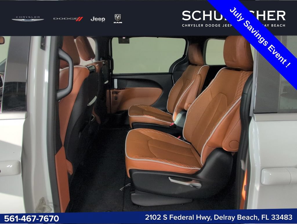 New 2025 Chrysler Pacifica Pinnacle w/ Trailer Tow Group AWD/4WD image 7