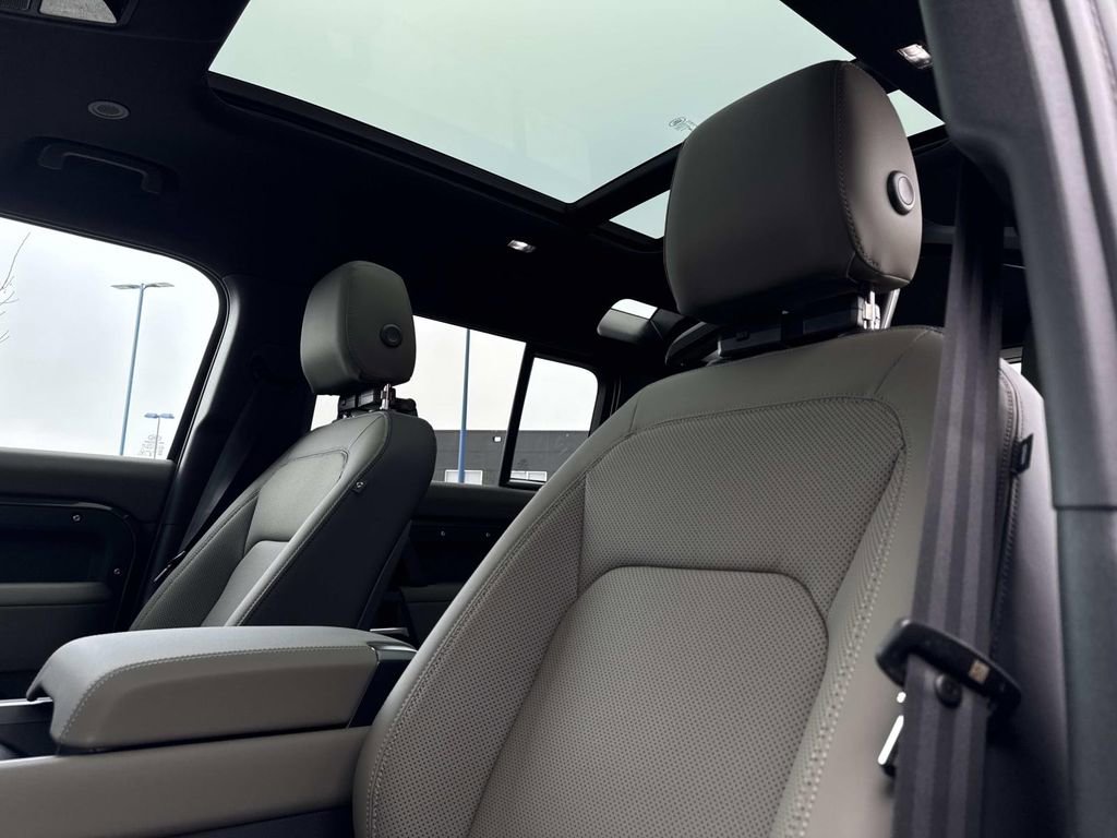 New 2026 Land Rover Defender 110 X-Dynamic SE image 20
