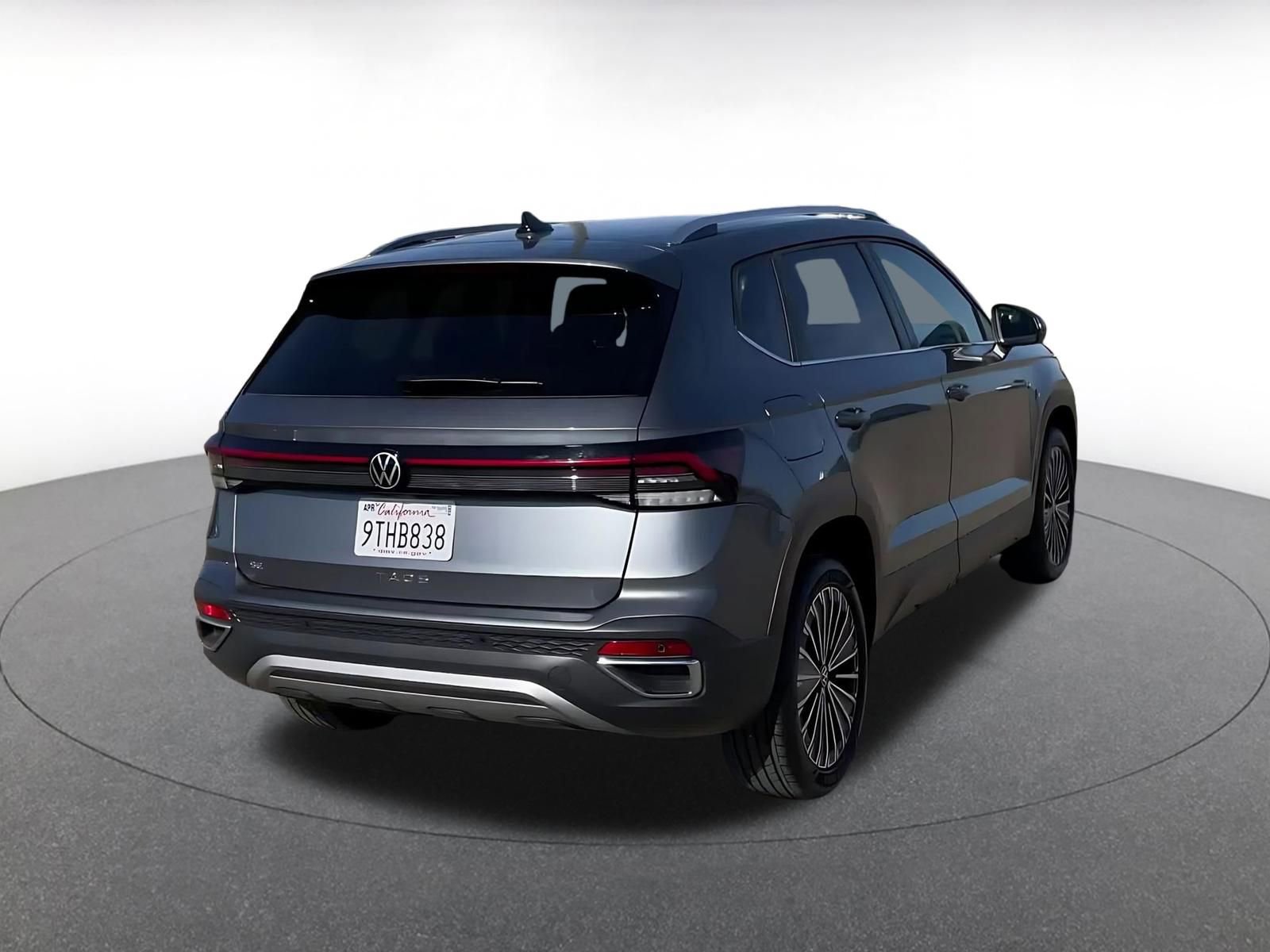 Used 2025 Volkswagen Taos SE image 14