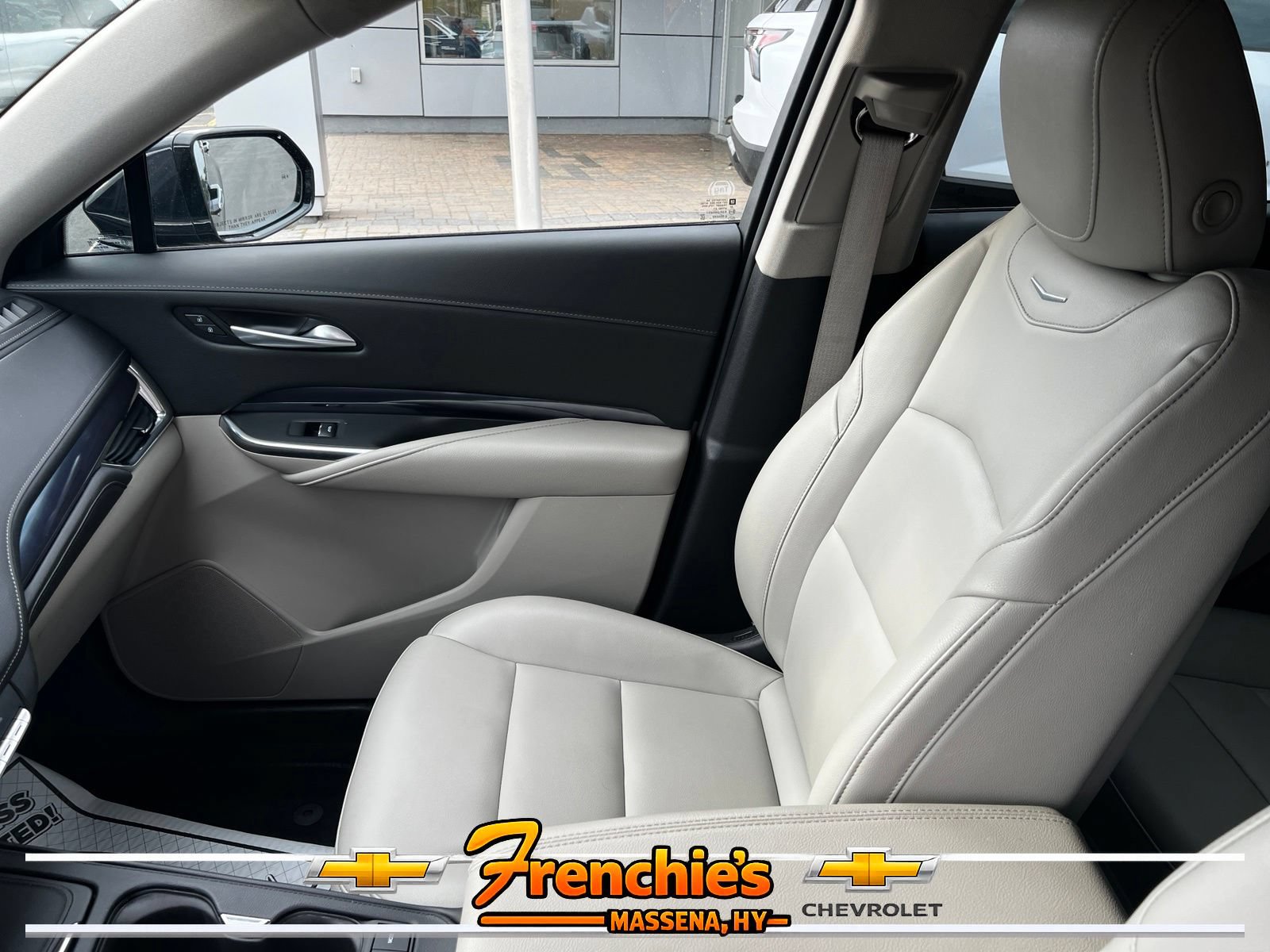 Used 2023 Cadillac XT4 Luxury w/ Driver Awareness Package AWD/4WD image 19