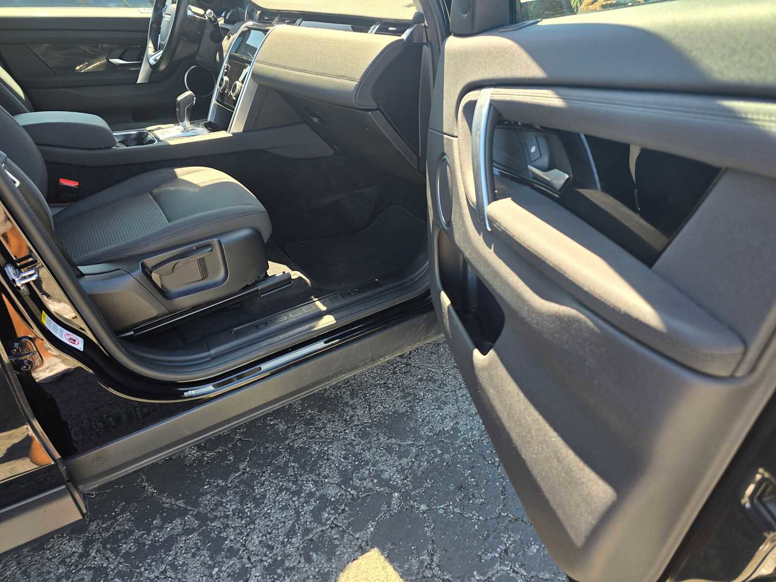 Used 2020 Land Rover Discovery Sport image 10