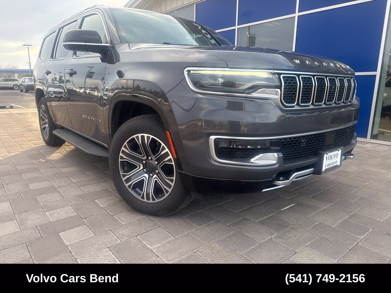 Used 2023 Jeep Wagoneer Series II w/ Convenience Group I AWD/4WD image 2