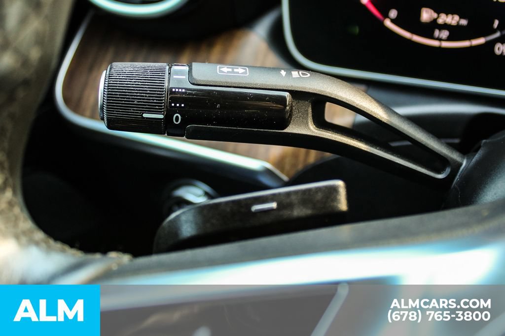 Used 2025 Mercedes-Benz C 300 Sedan image 29