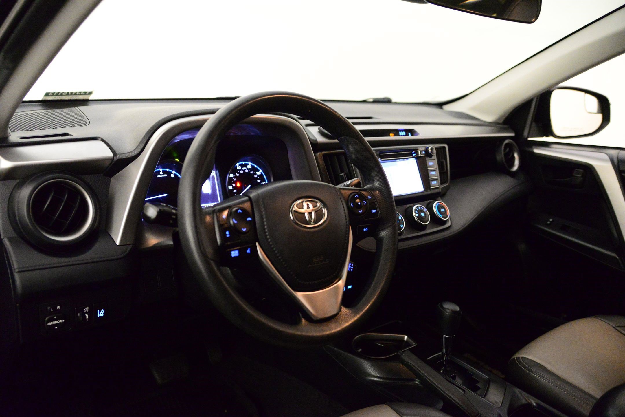 Used 2018 Toyota RAV4 LE image 26