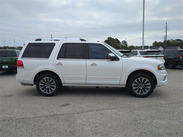 Used 2016 Lincoln Navigator Select image 3