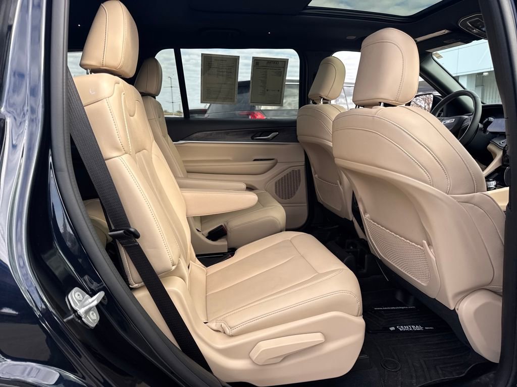 Used 2023 Jeep Grand Cherokee L Limited image 16