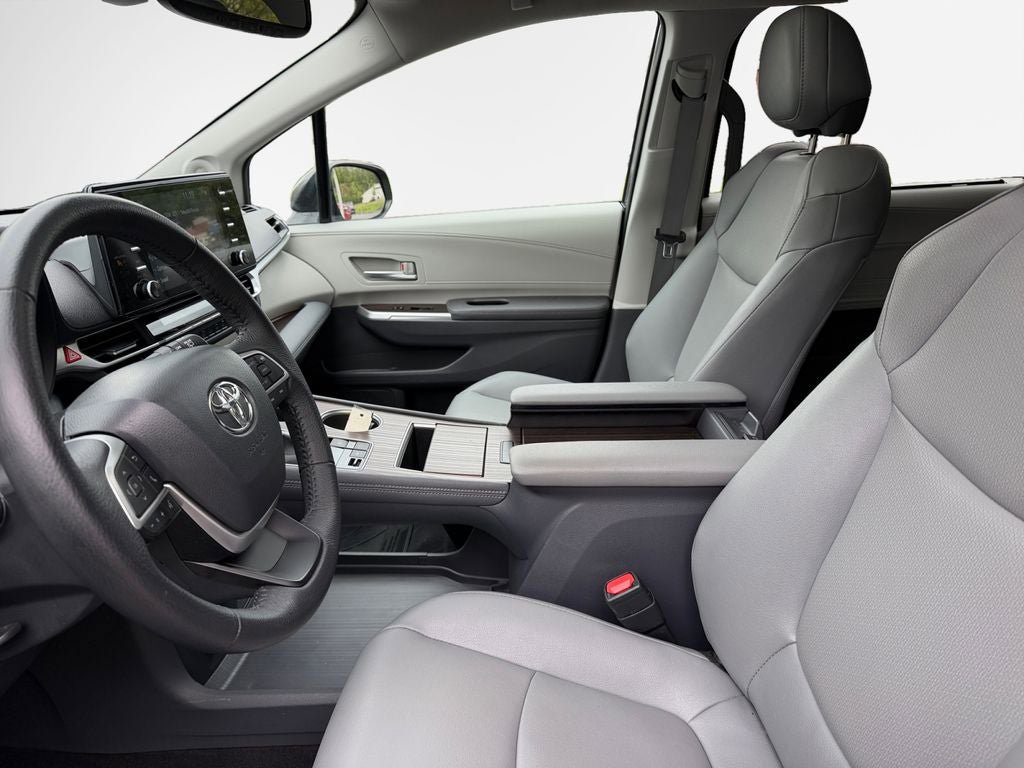 Used 2023 Toyota Sienna XLE w/ XLE Plus Package AWD/4WD image 12