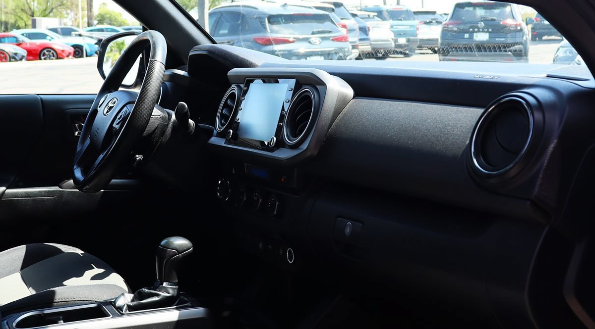 Used 2021 Toyota Tacoma TRD Off-Road w/ Technology Package AWD/4WD image 31